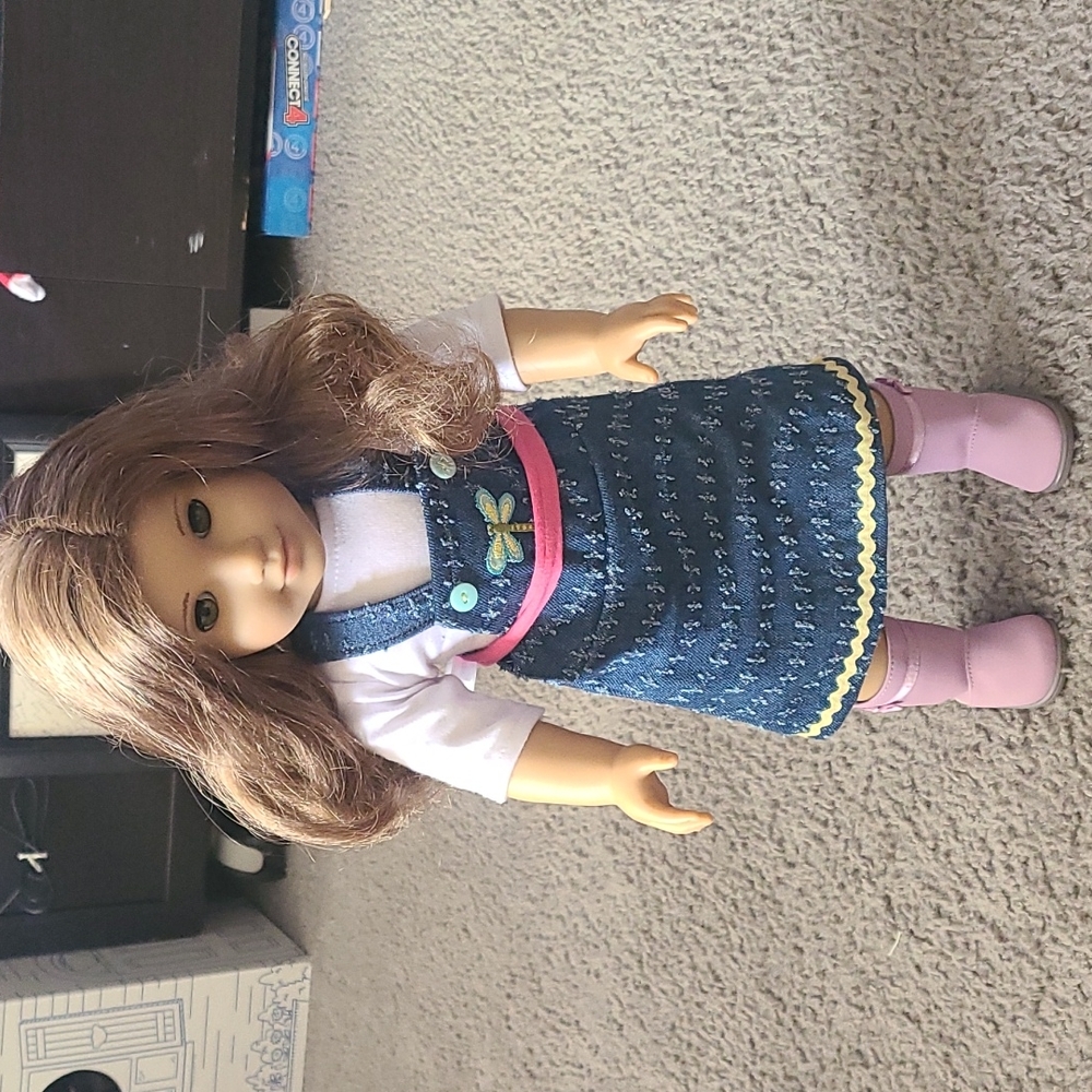 AMERICAN GIRL DOLL